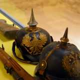 All�interno della teca sono esposti anche tre elmetti: uno italiano di tipo Adrian della Prima guerra mondiale e due austriaci dello stesso periodo denominati �Pickelhaube�